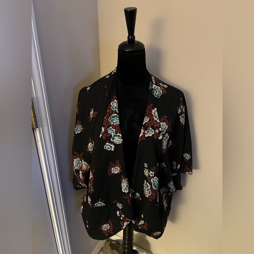 Floral kimono, size & brand tag removed , P2P 29/3x/ Pins & Needles brand